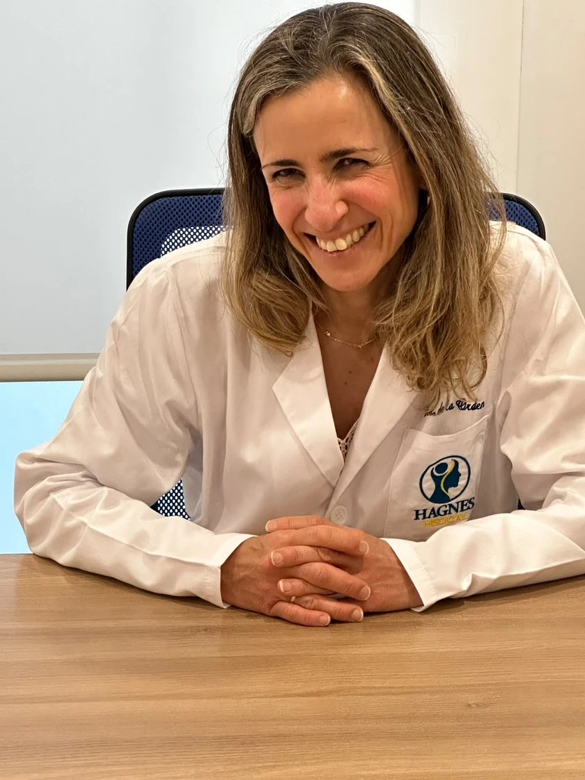 La Dra. María Ángeles de la Orden, sonriendo en consulta, HAGNES Medical