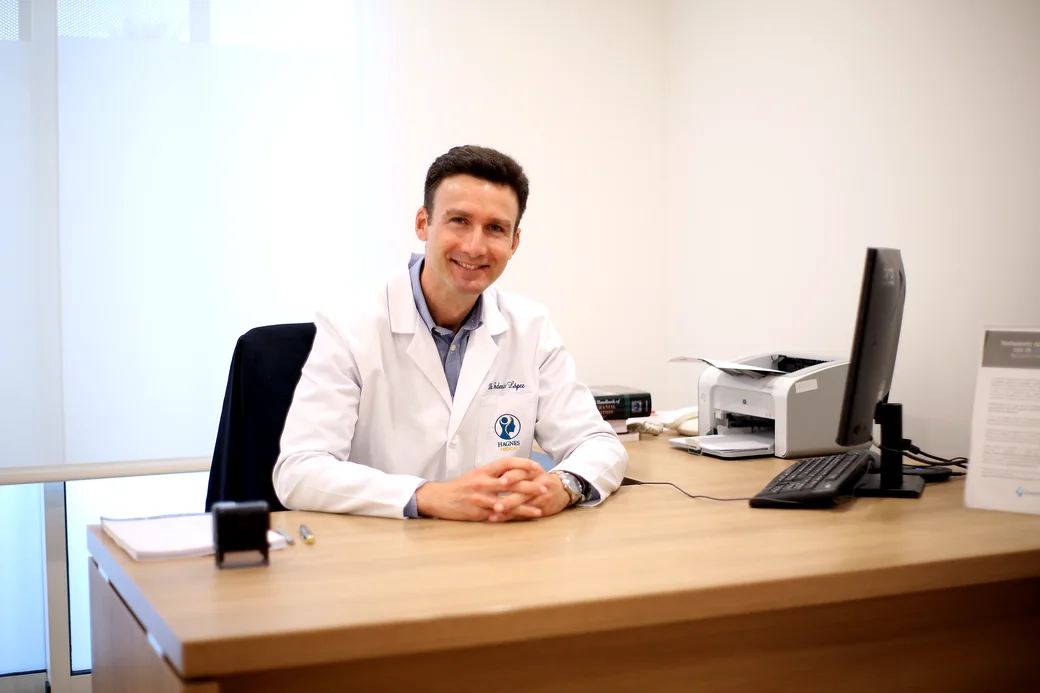 Dr. Federico López en consulta, HAGNES Medical